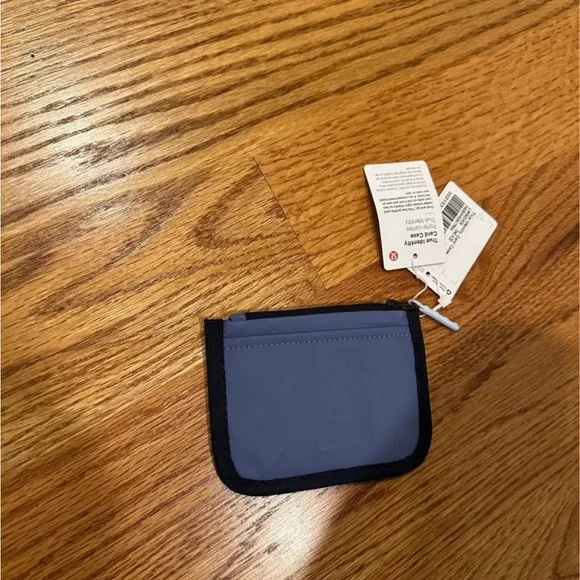 Lululemon True Identity Card Case
Colour Oasis Blue/Windmill/True Navy - Picture 2 of 2